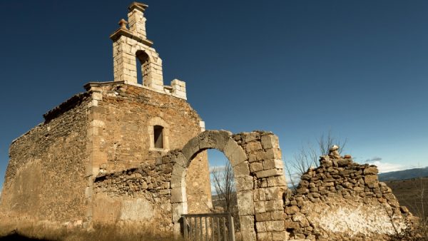 LA IGLESIA EN UN DÍA DE RUINA